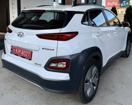 Белый Хендай Kona Electric, объемом двигателя 0 л и пробегом 95 тыс. км за 17500 $, фото 27 на Automoto.ua