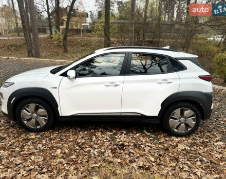 Белый Хендай Kona Electric, объемом двигателя 0 л и пробегом 59 тыс. км за 16900 $, фото 8 на Automoto.ua