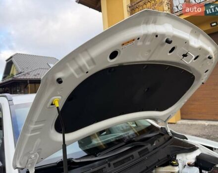 Білий Хендай Kona Electric, об'ємом двигуна 0 л та пробігом 64 тис. км за 14950 $, фото 58 на Automoto.ua