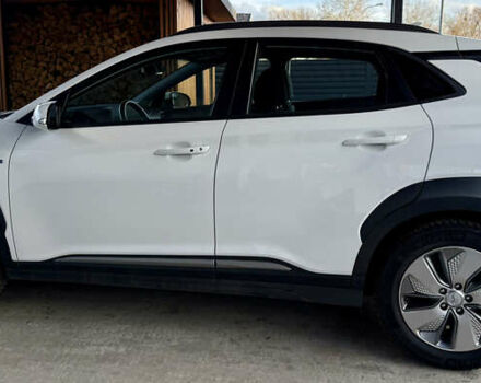 Белый Хендай Kona Electric, объемом двигателя 0 л и пробегом 95 тыс. км за 17500 $, фото 18 на Automoto.ua