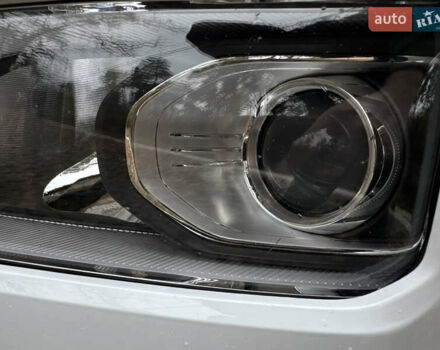 Белый Хендай Kona Electric, объемом двигателя 0 л и пробегом 58 тыс. км за 17499 $, фото 18 на Automoto.ua