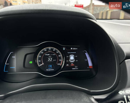 Белый Хендай Kona Electric, объемом двигателя 0 л и пробегом 103 тыс. км за 17999 $, фото 124 на Automoto.ua