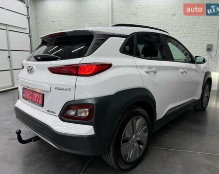 Белый Хендай Kona Electric, объемом двигателя 0 л и пробегом 92 тыс. км за 18983 $, фото 5 на Automoto.ua