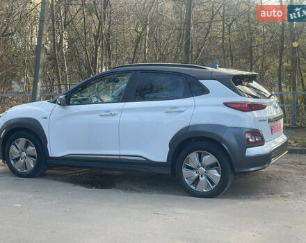 Білий Хендай Kona Electric, об'ємом двигуна 0 л та пробігом 125 тис. км за 17800 $, фото 7 на Automoto.ua