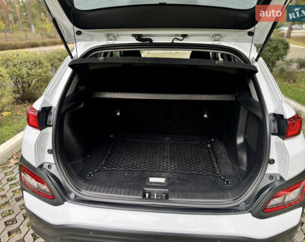 Белый Хендай Kona Electric, объемом двигателя 0 л и пробегом 103 тыс. км за 17999 $, фото 54 на Automoto.ua