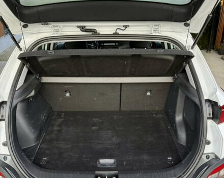 Белый Хендай Kona Electric, объемом двигателя 0 л и пробегом 95 тыс. км за 17500 $, фото 14 на Automoto.ua