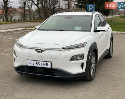 Белый Хендай Kona Electric, объемом двигателя 0 л и пробегом 166 тыс. км за 16900 $, фото 2 на Automoto.ua