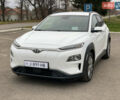 Белый Хендай Kona Electric, объемом двигателя 0 л и пробегом 166 тыс. км за 16900 $, фото 2 на Automoto.ua