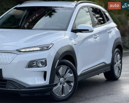 Белый Хендай Kona Electric, объемом двигателя 0 л и пробегом 150 тыс. км за 16960 $, фото 5 на Automoto.ua