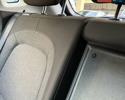 Білий Хендай Kona Electric, об'ємом двигуна 0 л та пробігом 64 тис. км за 14950 $, фото 108 на Automoto.ua