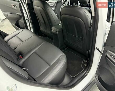 Белый Хендай Kona Electric, объемом двигателя 0 л и пробегом 92 тыс. км за 18983 $, фото 31 на Automoto.ua