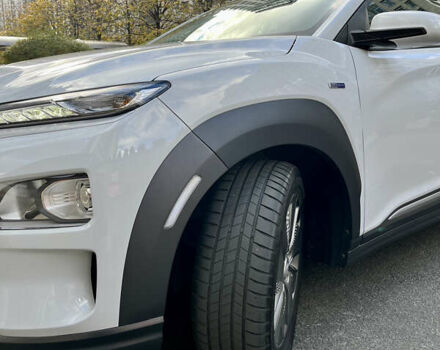 Белый Хендай Kona Electric, объемом двигателя 0 л и пробегом 115 тыс. км за 16900 $, фото 29 на Automoto.ua
