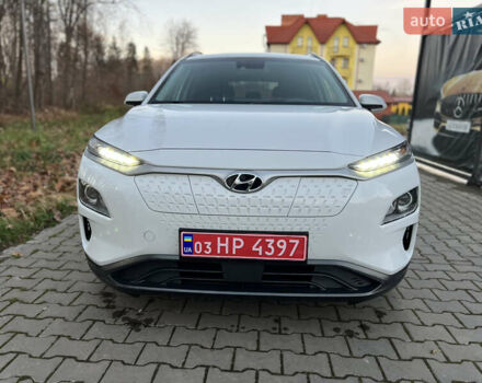 Белый Хендай Kona Electric, объемом двигателя 0 л и пробегом 136 тыс. км за 16950 $, фото 1 на Automoto.ua