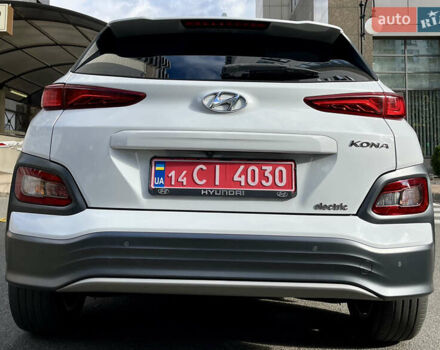 Белый Хендай Kona Electric, объемом двигателя 0 л и пробегом 115 тыс. км за 16900 $, фото 22 на Automoto.ua