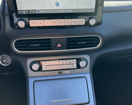 Белый Хендай Kona Electric, объемом двигателя 0 л и пробегом 88 тыс. км за 17900 $, фото 16 на Automoto.ua