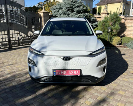 Белый Хендай Kona Electric, объемом двигателя 0 л и пробегом 88 тыс. км за 17900 $, фото 3 на Automoto.ua