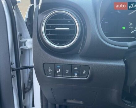 Білий Хендай Kona Electric, об'ємом двигуна 0 л та пробігом 13 тис. км за 8600 $, фото 15 на Automoto.ua