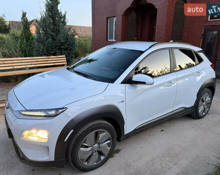 Белый Хендай Kona Electric, объемом двигателя 0 л и пробегом 47 тыс. км за 16100 $, фото 8 на Automoto.ua