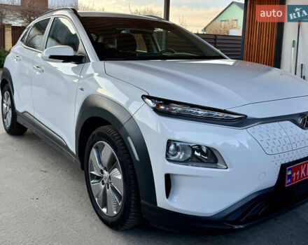 Белый Хендай Kona Electric, объемом двигателя 0 л и пробегом 95 тыс. км за 17500 $, фото 26 на Automoto.ua