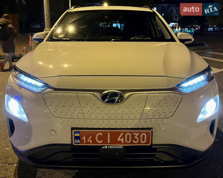 Белый Хендай Kona Electric, объемом двигателя 0 л и пробегом 115 тыс. км за 16900 $, фото 63 на Automoto.ua