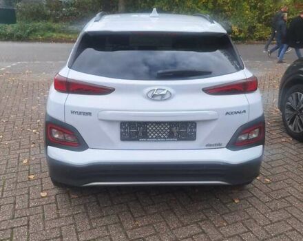 Белый Хендай Kona Electric, объемом двигателя 0 л и пробегом 124 тыс. км за 17600 $, фото 1 на Automoto.ua