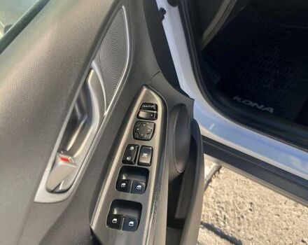 Белый Хендай Kona Electric, объемом двигателя 0 л и пробегом 139 тыс. км за 17000 $, фото 1 на Automoto.ua
