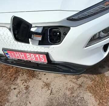 Білий Хендай Kona Electric, об'ємом двигуна 0 л та пробігом 71 тис. км за 17600 $, фото 14 на Automoto.ua