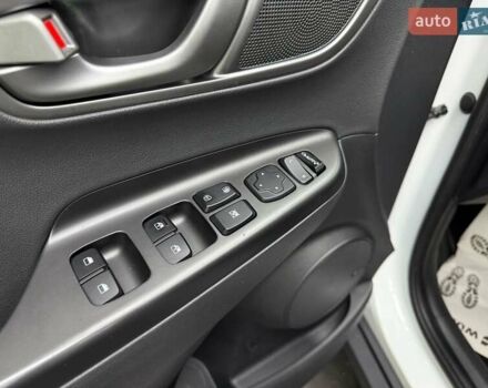 Белый Хендай Kona Electric, объемом двигателя 0 л и пробегом 92 тыс. км за 18983 $, фото 14 на Automoto.ua