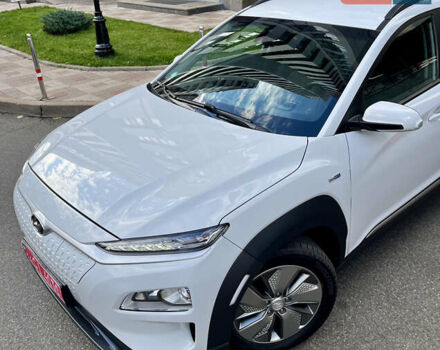 Белый Хендай Kona Electric, объемом двигателя 0 л и пробегом 115 тыс. км за 16900 $, фото 2 на Automoto.ua