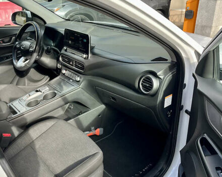 Белый Хендай Kona Electric, объемом двигателя 0 л и пробегом 115 тыс. км за 16900 $, фото 34 на Automoto.ua