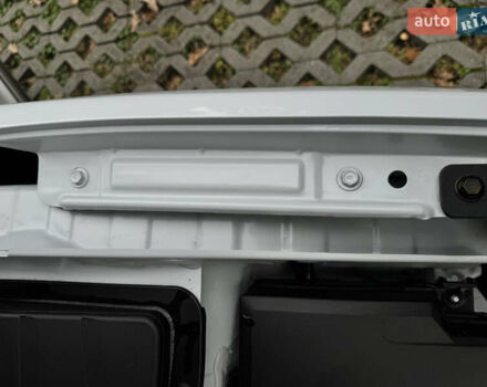 Белый Хендай Kona Electric, объемом двигателя 0 л и пробегом 103 тыс. км за 17999 $, фото 87 на Automoto.ua