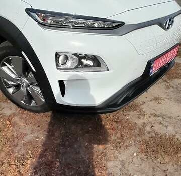 Білий Хендай Kona Electric, об'ємом двигуна 0 л та пробігом 71 тис. км за 17600 $, фото 12 на Automoto.ua