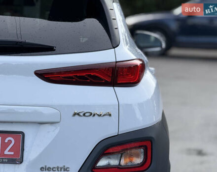 Белый Хендай Kona Electric, объемом двигателя 0 л и пробегом 150 тыс. км за 16960 $, фото 10 на Automoto.ua