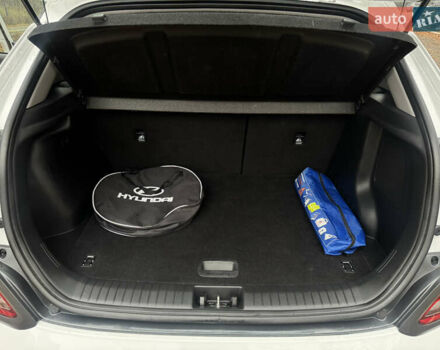 Білий Хендай Kona Electric, об'ємом двигуна 0 л та пробігом 59 тис. км за 17499 $, фото 35 на Automoto.ua