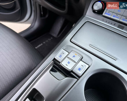 Белый Хендай Kona Electric, объемом двигателя 0 л и пробегом 96 тыс. км за 19500 $, фото 48 на Automoto.ua