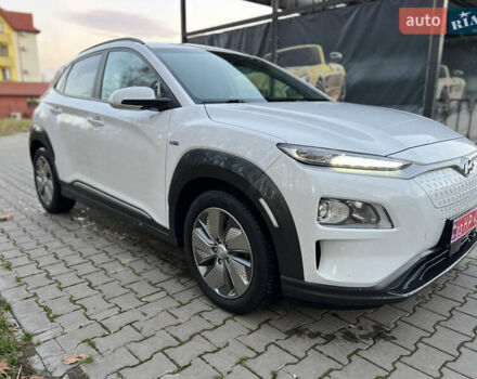 Белый Хендай Kona Electric, объемом двигателя 0 л и пробегом 136 тыс. км за 16950 $, фото 2 на Automoto.ua