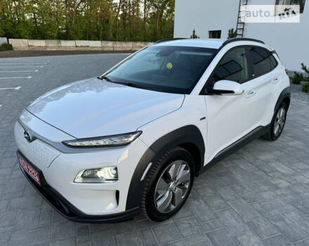 Белый Хендай Kona Electric, объемом двигателя 0 л и пробегом 88 тыс. км за 19200 $, фото 11 на Automoto.ua