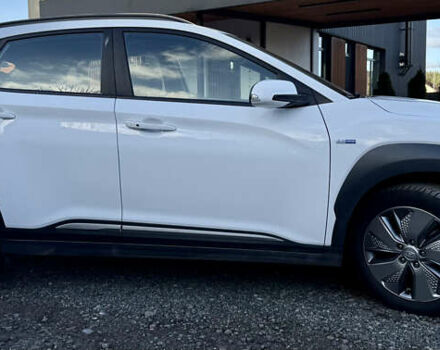 Белый Хендай Kona Electric, объемом двигателя 0 л и пробегом 95 тыс. км за 17500 $, фото 7 на Automoto.ua