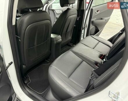 Белый Хендай Kona Electric, объемом двигателя 0 л и пробегом 92 тыс. км за 18983 $, фото 27 на Automoto.ua