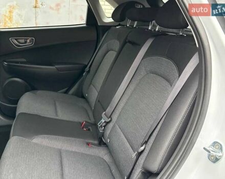 Білий Хендай Kona Electric, об'ємом двигуна 0 л та пробігом 102 тис. км за 15700 $, фото 20 на Automoto.ua