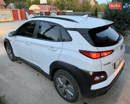 Белый Хендай Kona Electric, объемом двигателя 0 л и пробегом 47 тыс. км за 16100 $, фото 7 на Automoto.ua