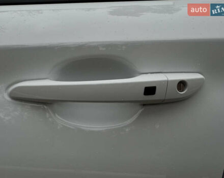 Белый Хендай Kona Electric, объемом двигателя 0 л и пробегом 58 тыс. км за 17499 $, фото 74 на Automoto.ua