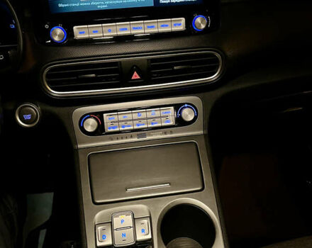 Белый Хендай Kona Electric, объемом двигателя 0 л и пробегом 115 тыс. км за 16900 $, фото 62 на Automoto.ua