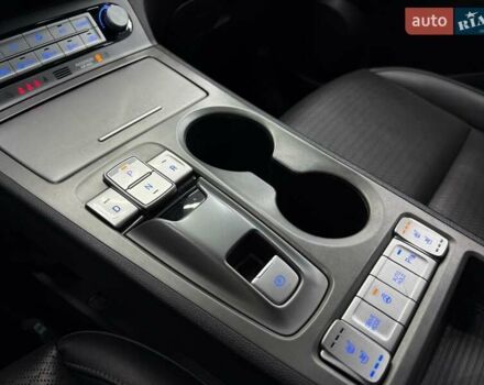 Белый Хендай Kona Electric, объемом двигателя 0 л и пробегом 92 тыс. км за 18983 $, фото 23 на Automoto.ua