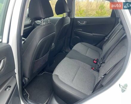 Білий Хендай Kona Electric, об'ємом двигуна 0 л та пробігом 158 тис. км за 16500 $, фото 18 на Automoto.ua