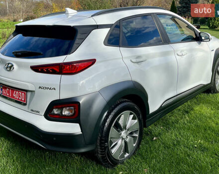 Белый Хендай Kona Electric, объемом двигателя 0 л и пробегом 115 тыс. км за 16900 $, фото 44 на Automoto.ua