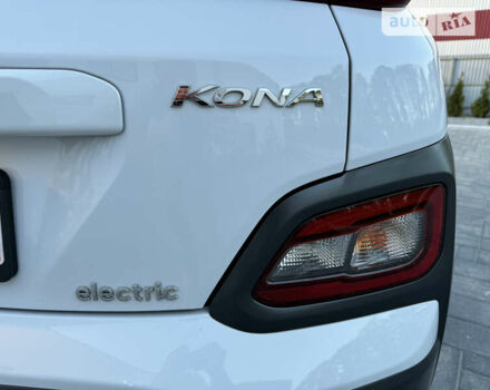 Белый Хендай Kona Electric, объемом двигателя 0 л и пробегом 88 тыс. км за 19200 $, фото 28 на Automoto.ua