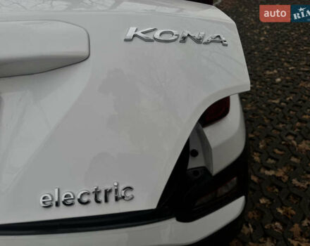 Білий Хендай Kona Electric, об'ємом двигуна 0 л та пробігом 59 тис. км за 17499 $, фото 62 на Automoto.ua