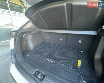 Білий Хендай Kona Electric, об'ємом двигуна 0 л та пробігом 13 тис. км за 8600 $, фото 13 на Automoto.ua