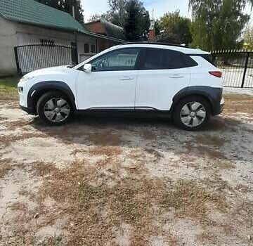 Білий Хендай Kona Electric, об'ємом двигуна 0 л та пробігом 71 тис. км за 17600 $, фото 7 на Automoto.ua